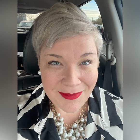 Meet your Posher, Crystal - Picture 1 of 2